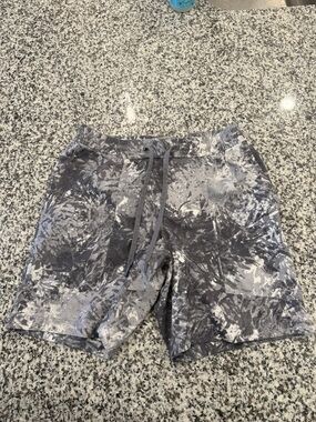 lululemon athletica Men's Gray Camo-Print shorts